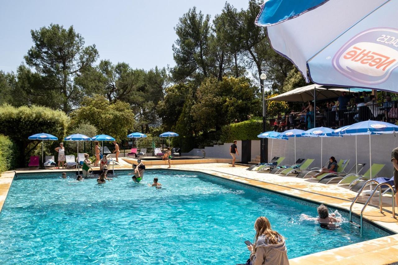 Les Arbousiers Village Hotel Provencal La Roquebrussanne Exteriér fotografie