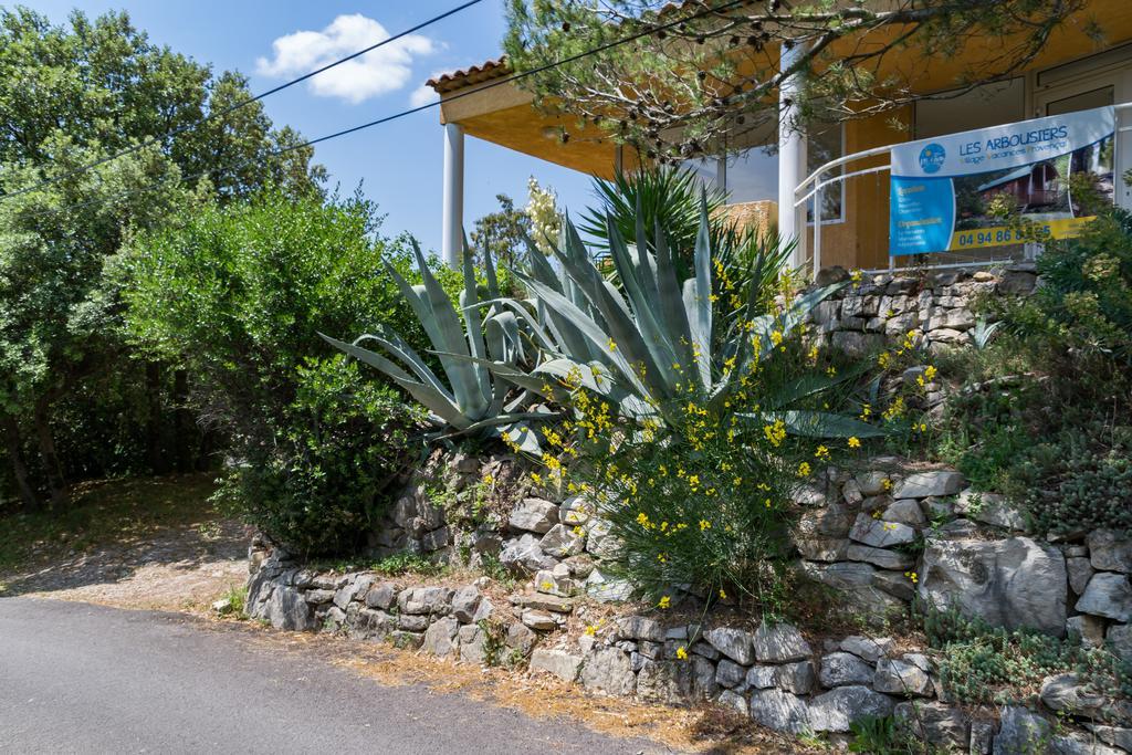 Les Arbousiers Village Hotel Provencal La Roquebrussanne Exteriér fotografie