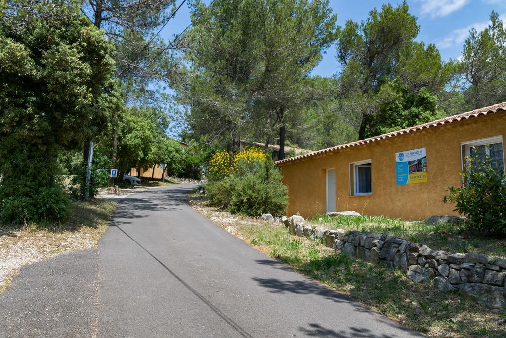 Les Arbousiers Village Hotel Provencal La Roquebrussanne Exteriér fotografie