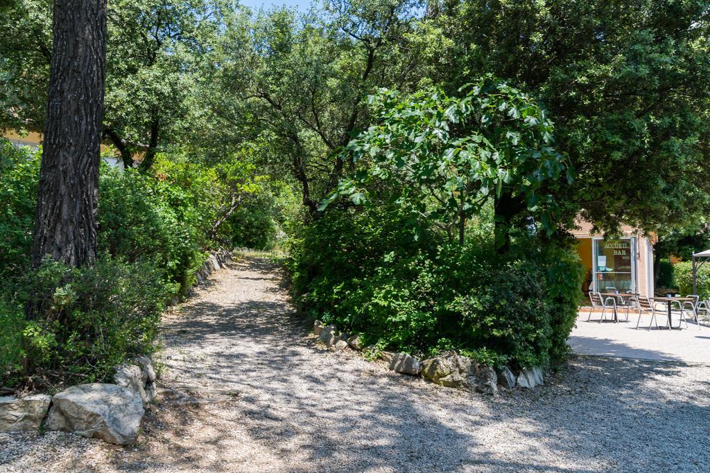 Les Arbousiers Village Hotel Provencal La Roquebrussanne Exteriér fotografie